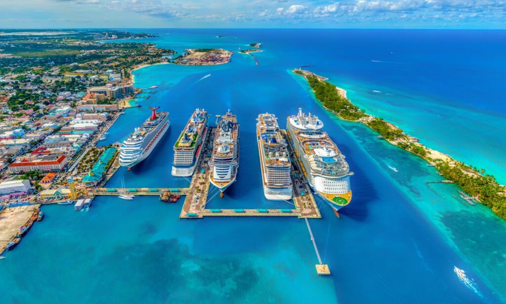 Kreuzfahrtschiff auf dem Meer – Kreuzfahrt buchen für Einsteiger